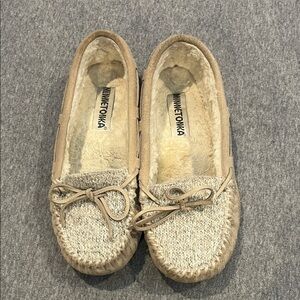 Minnetonka Allie Trapper moccasin style slippers. Women’s size 8